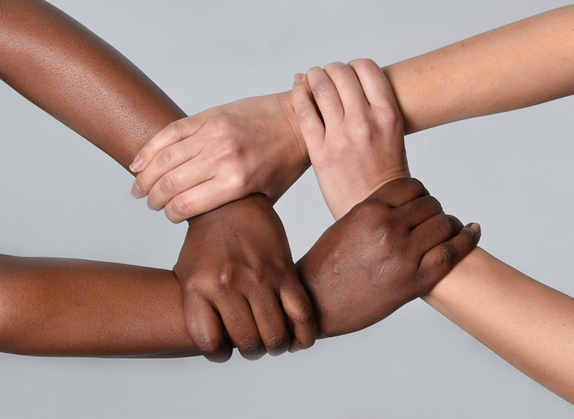 MCI Miritz – ethische Richtlinien, Hände verschiedene Hautfarben